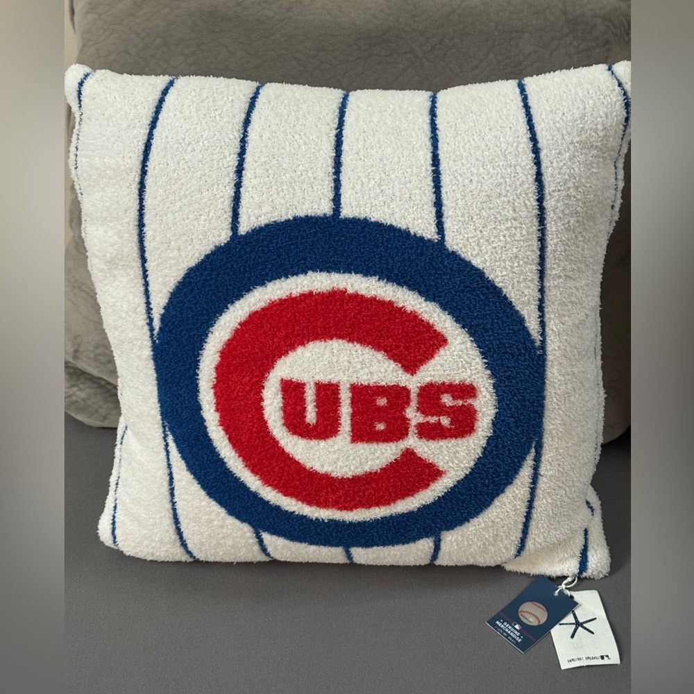 Barefoot Dreams x Chicago Cubs Cozy Pillow 20x20”
